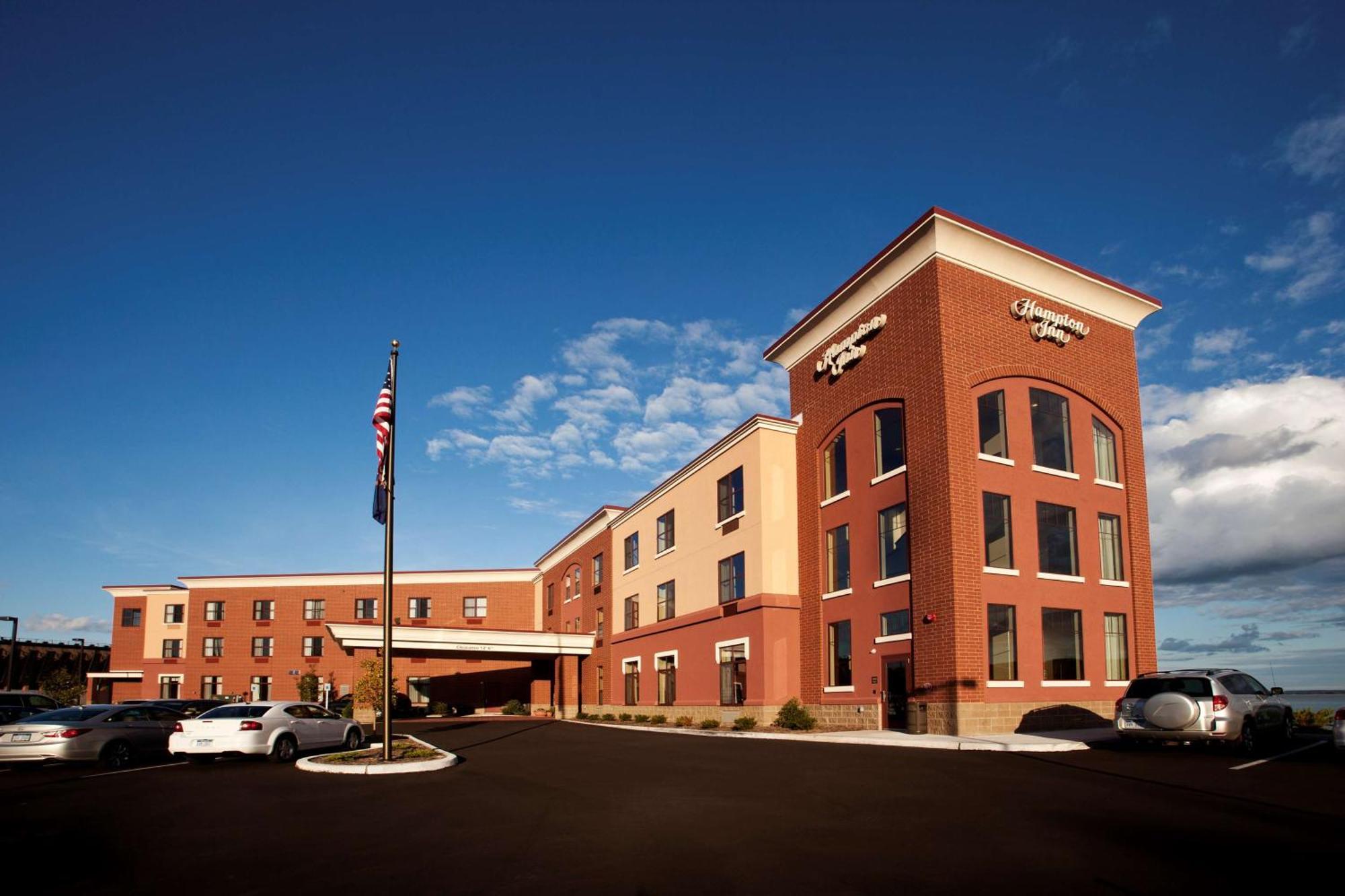 Hampton Inn Marquette-Waterfront Exterior foto